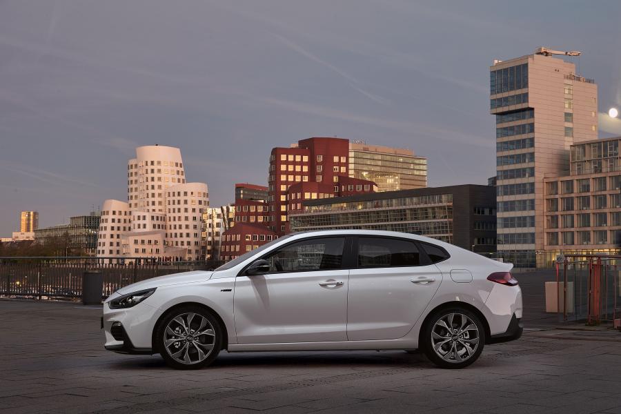  Hyundai i30 Fastback N Line 2018 года  (WW) (фото 21 из 35)